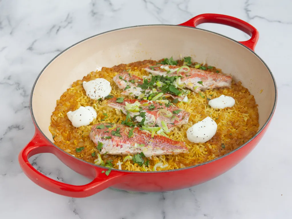 Arroz pilaf con salmonetes