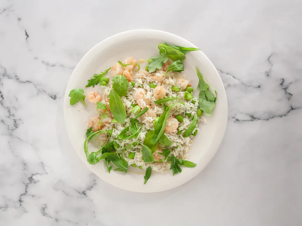 Arroz tibio con edamame y gambas