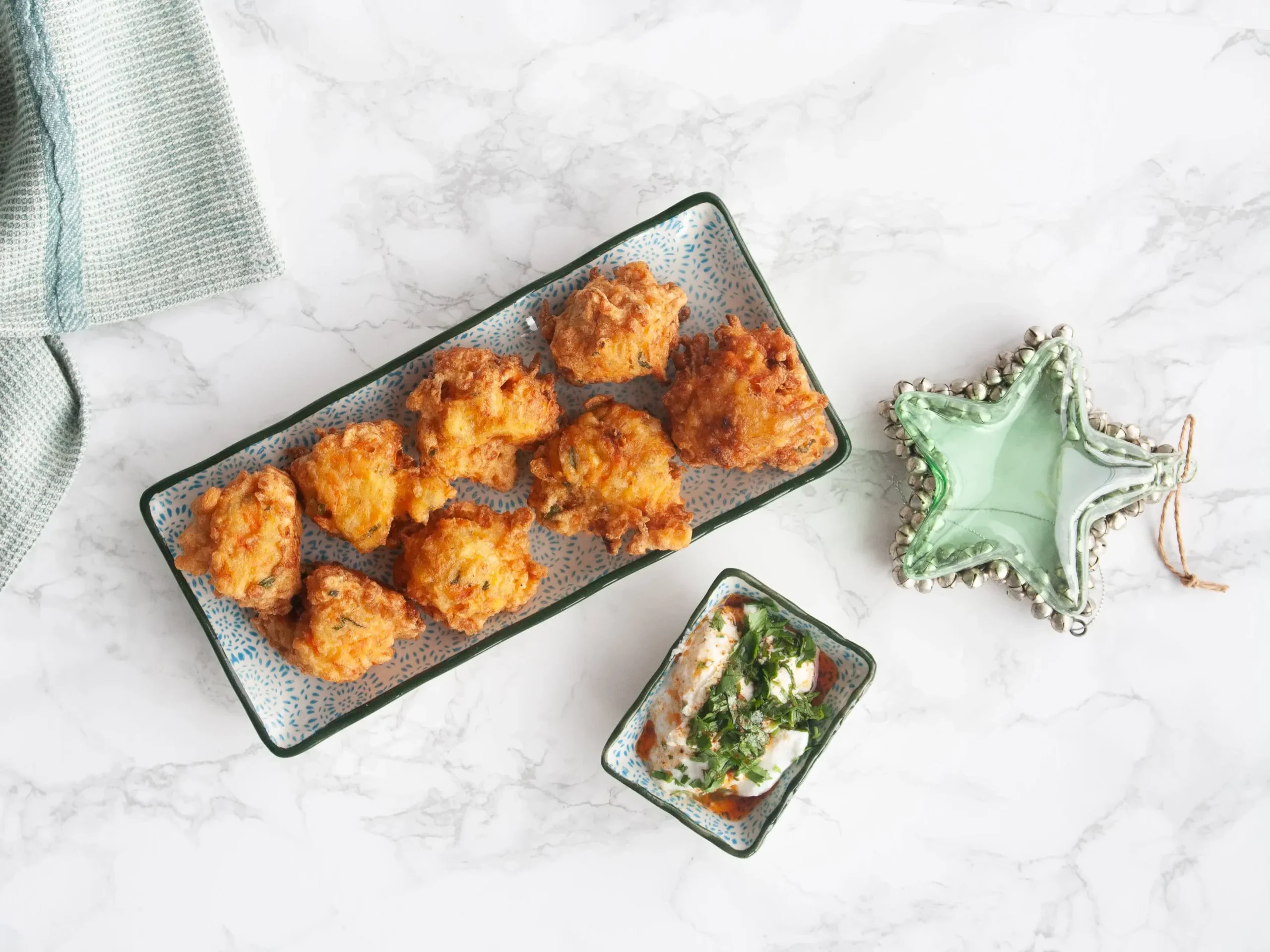 Buñuelos de zanahoria y queso halloumi