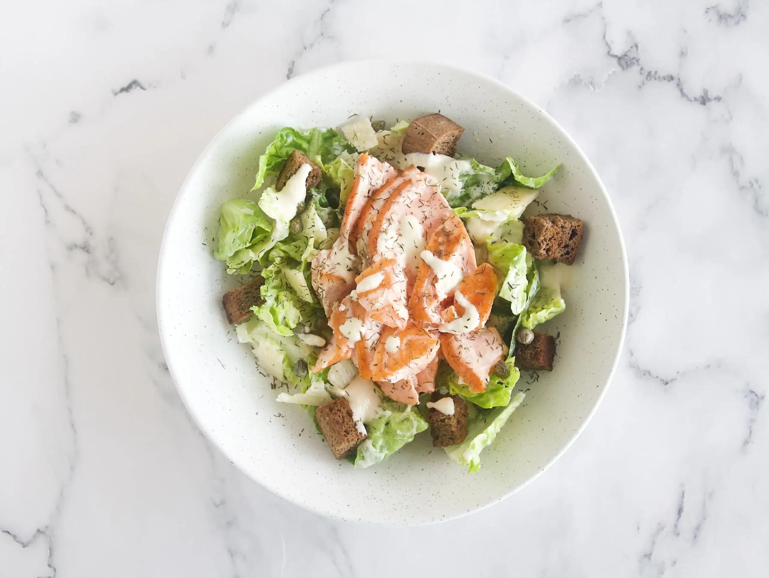 Ensalada César de salmón