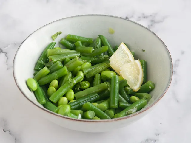Ensalada cítrica de judías verdes y edamame