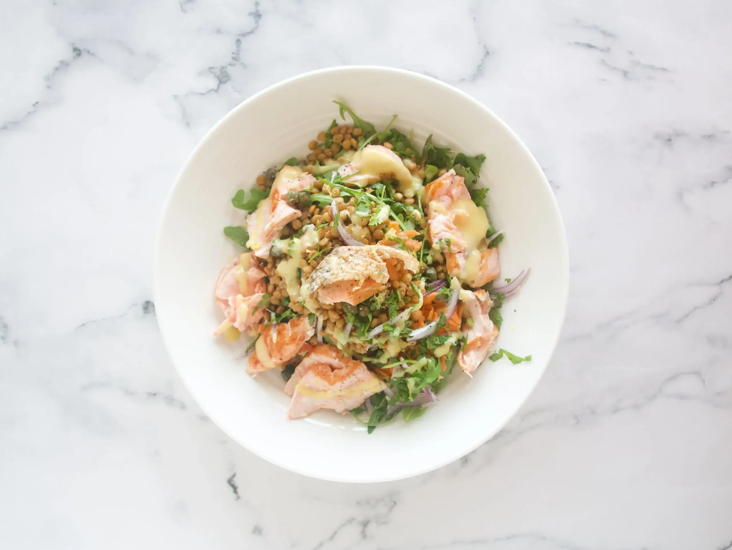 Ensalada de lentejas y salmón