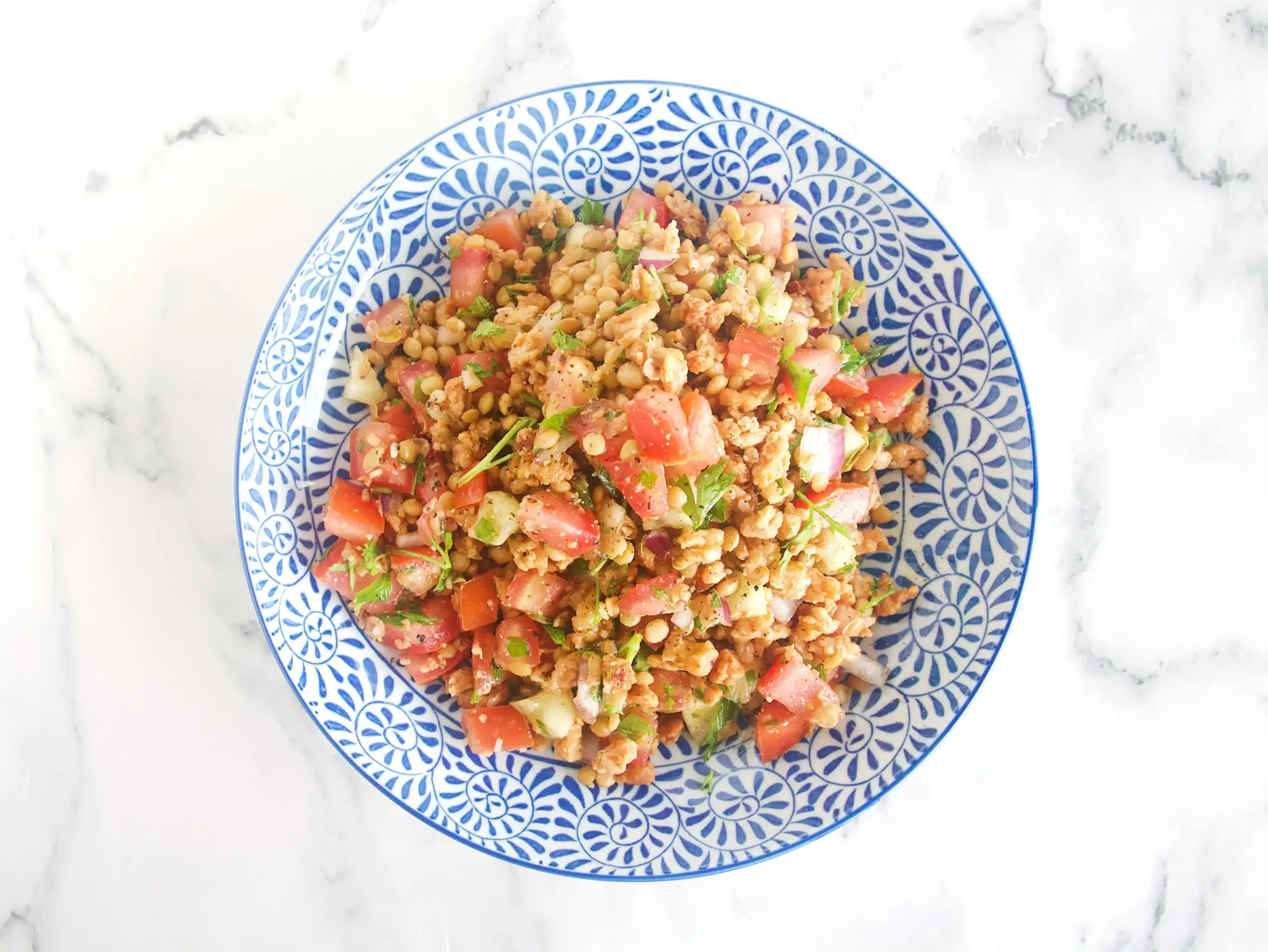 Ensalada de lentejas y proteína vegetal texturizada
