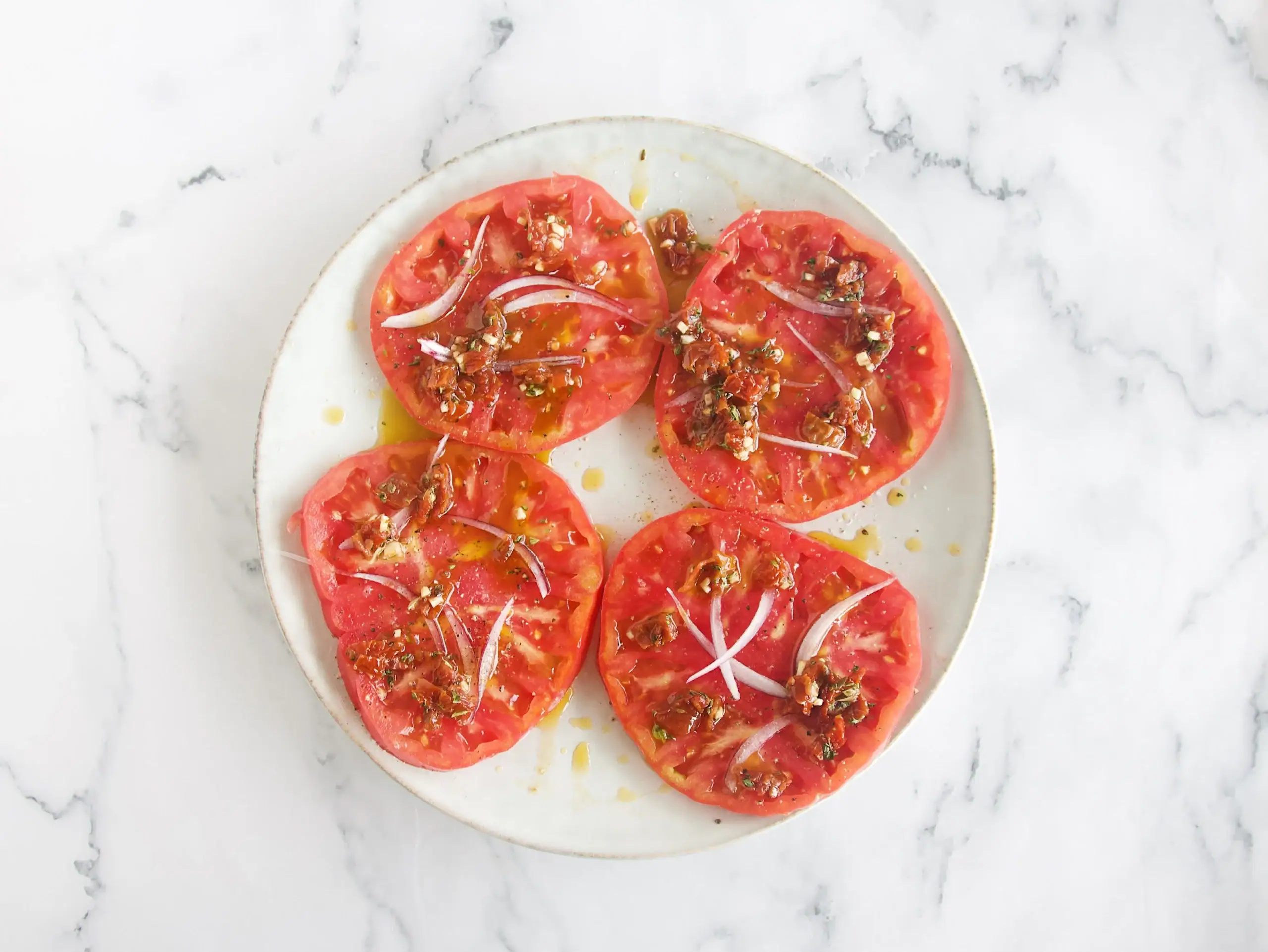 Ensalada de tomate con vinagreta de tomates secos