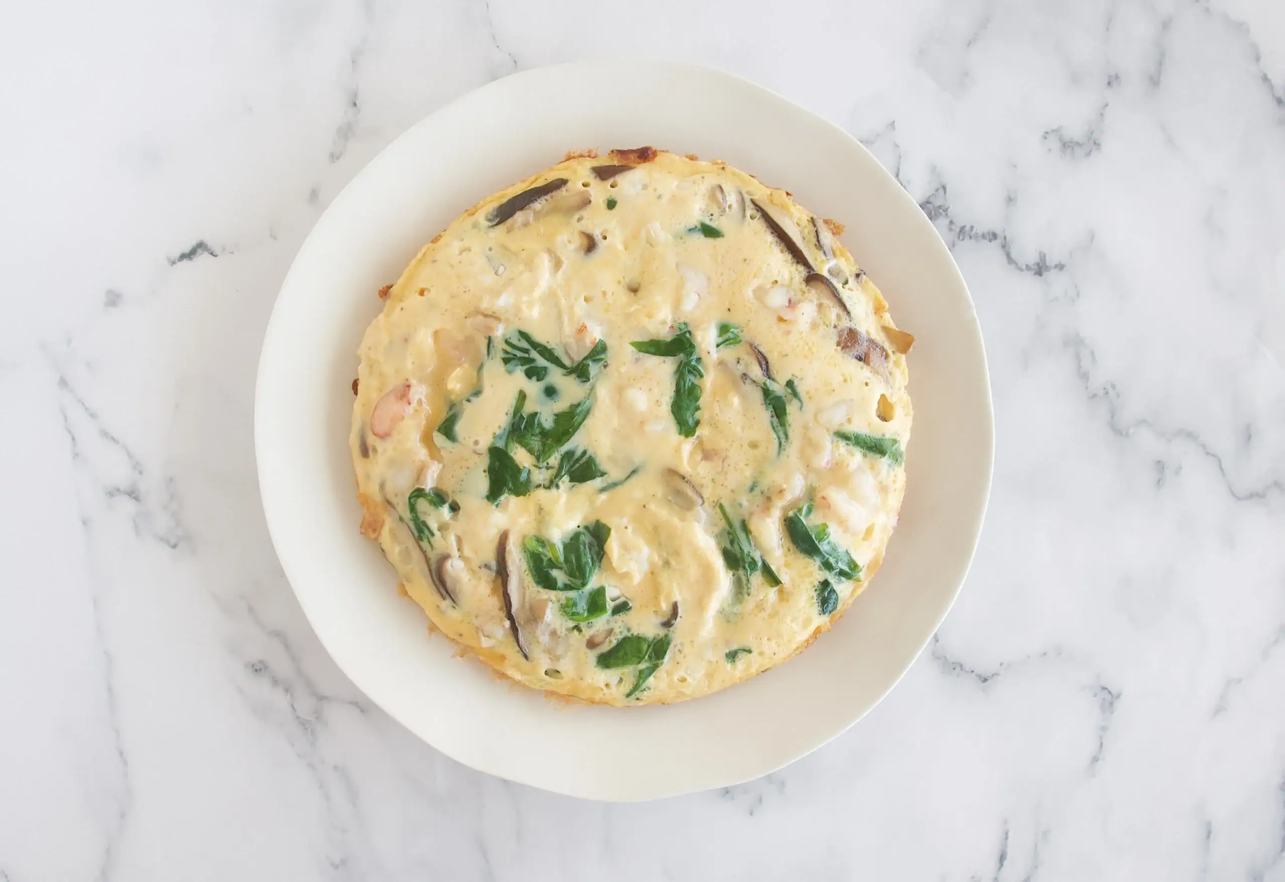 Frittata de espinacas, shiitakes y gambones