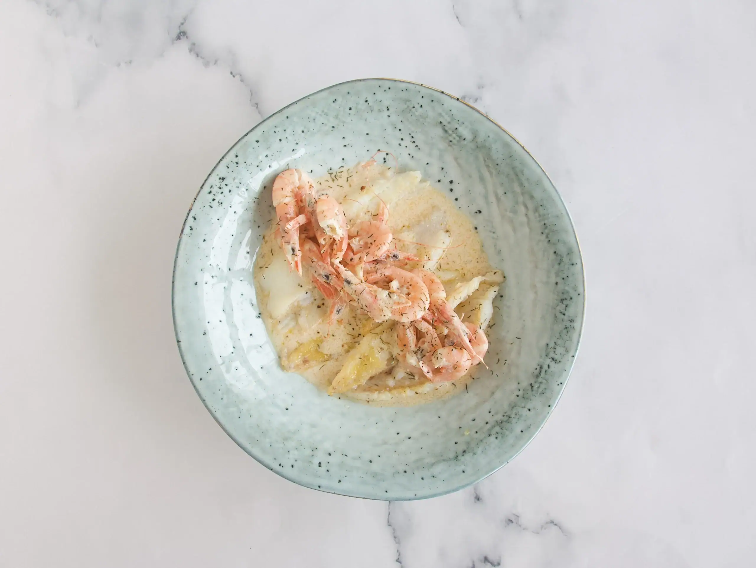 Gallo con gambas y crema a las finas hierbas