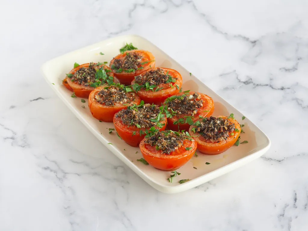 Guarnición de tomates provenzal al horno