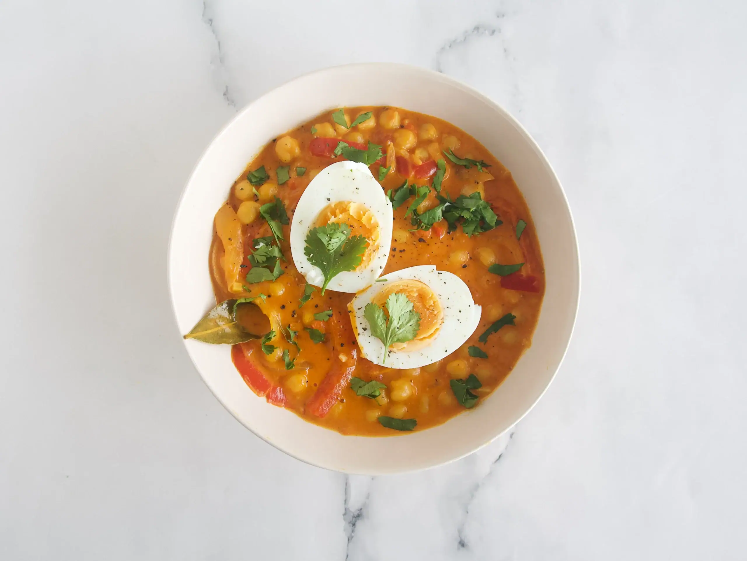 Moqueca de garbanzos y huevos