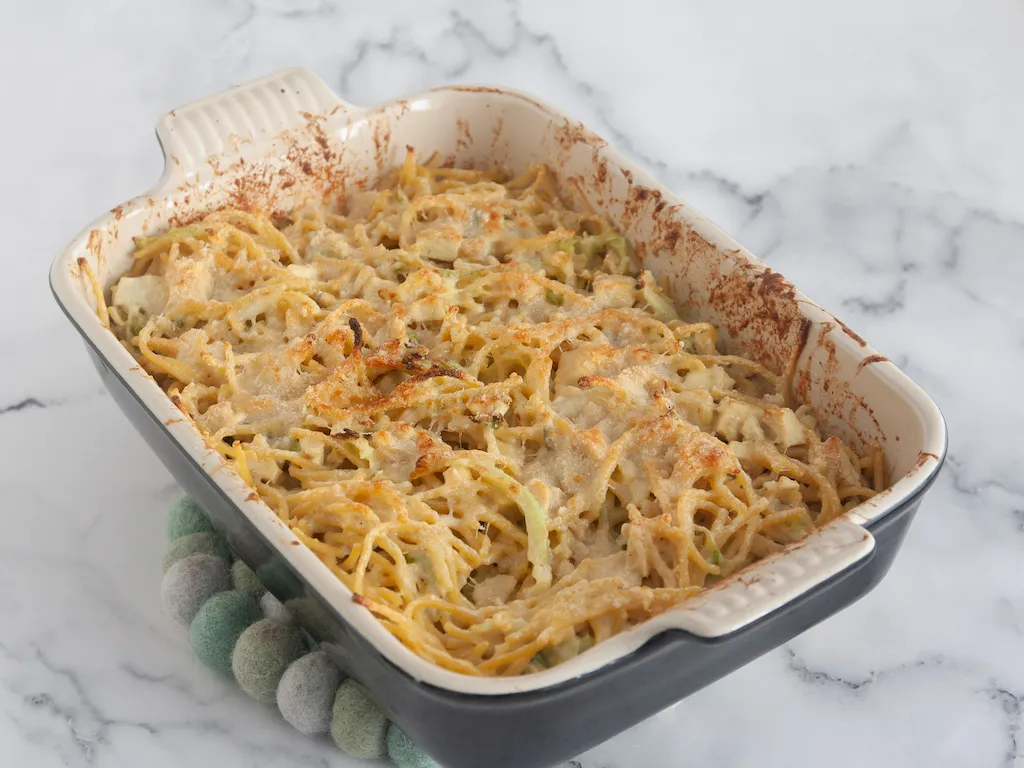 Pasta de legumbre con repollo caramelizado y tofu