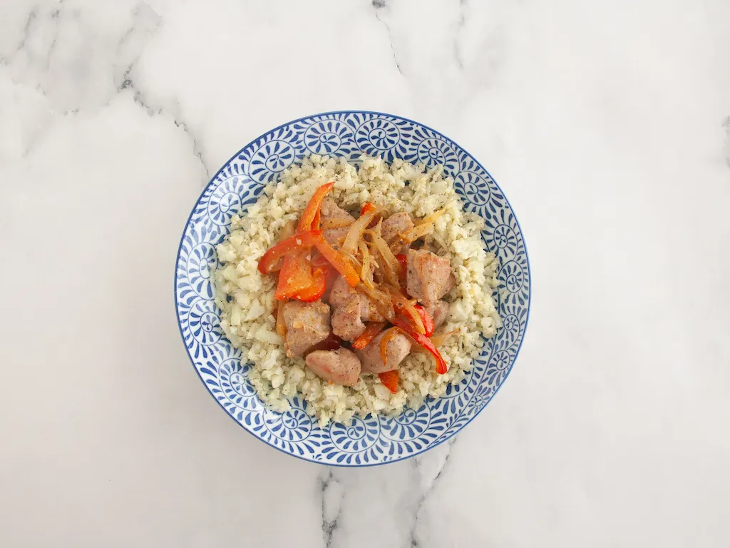 Pavo al miso con arroz de coliflor