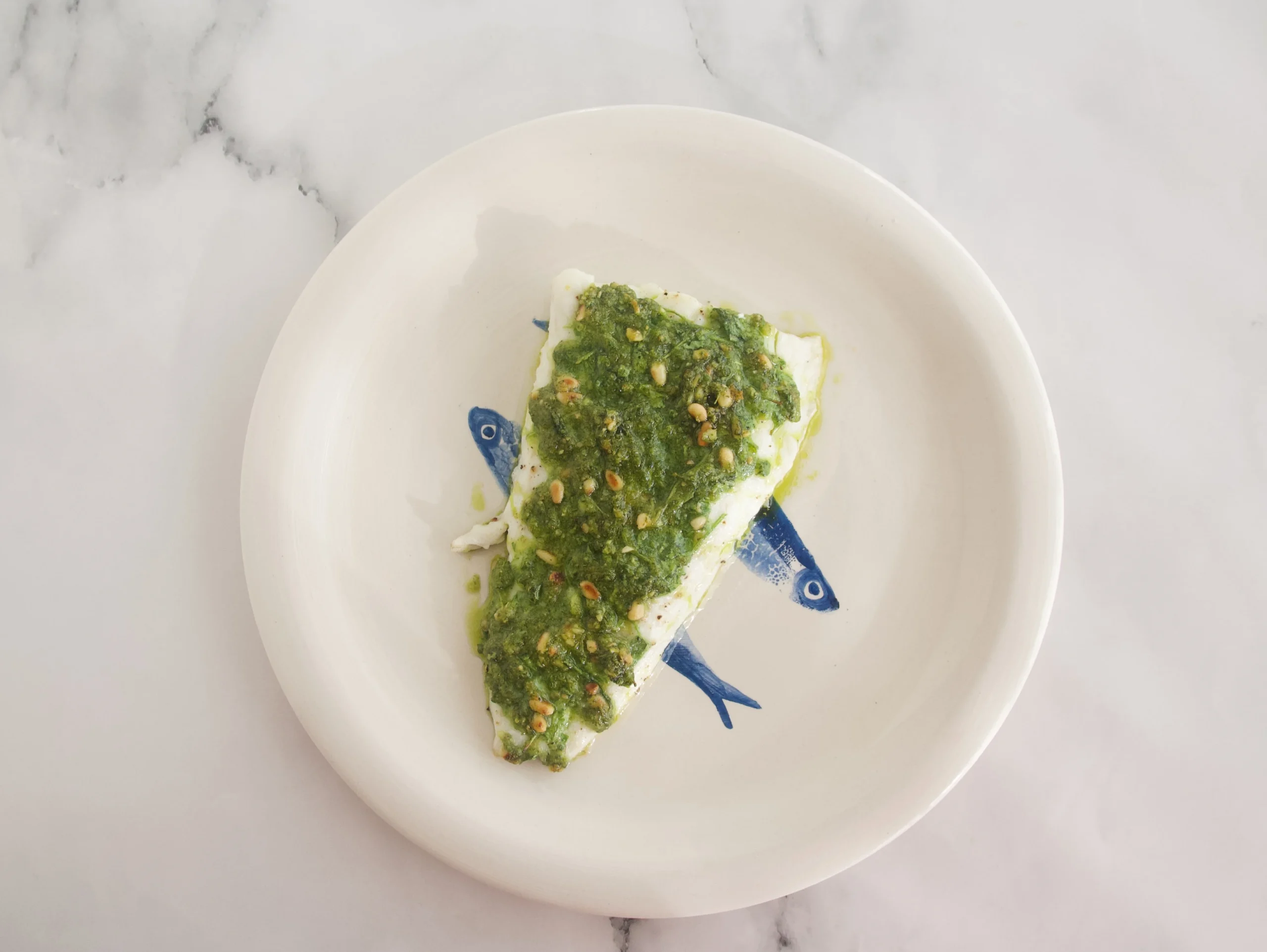Pescado al horno con pesto de rúcula
