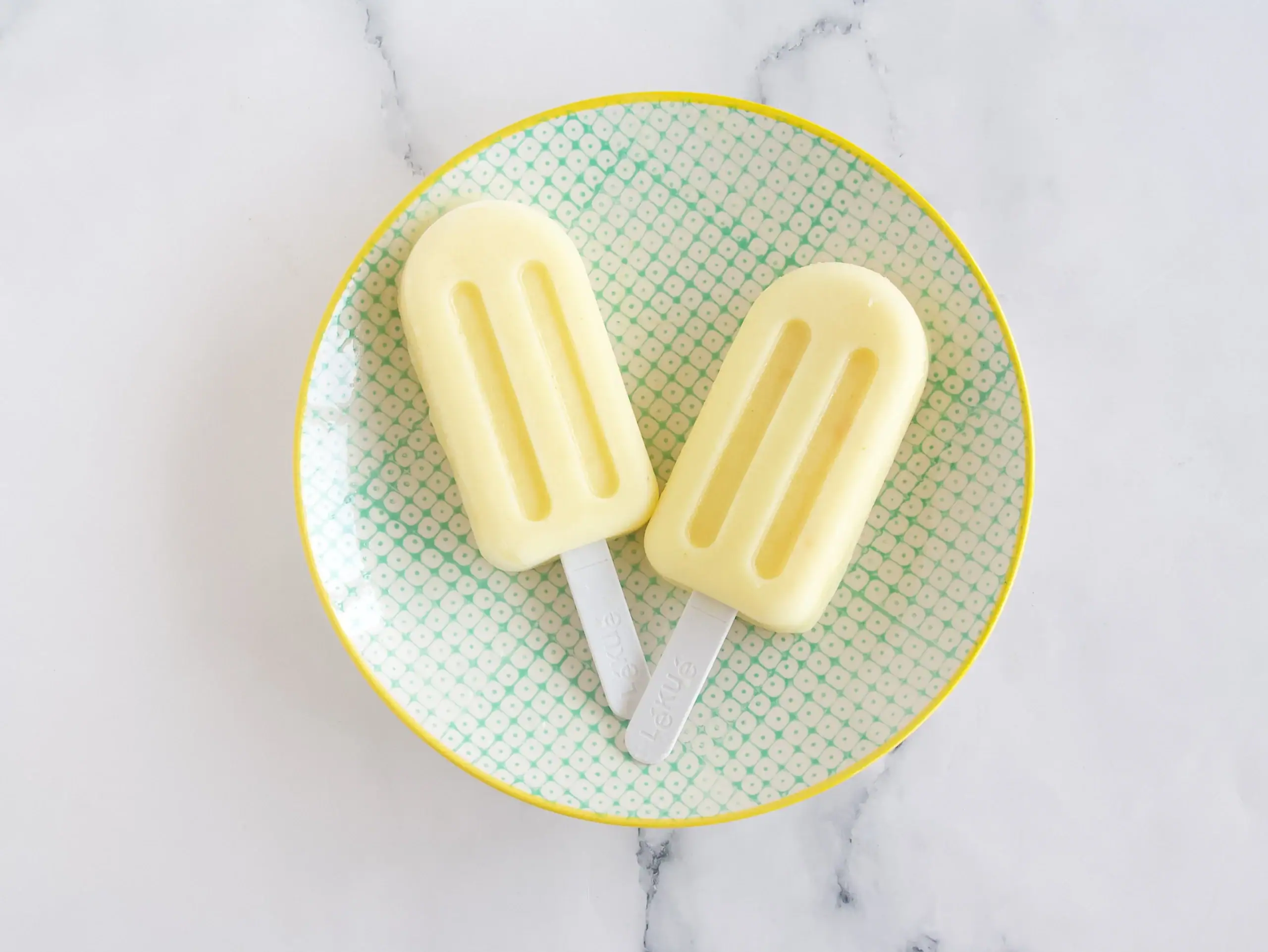 Polos de piña y coco