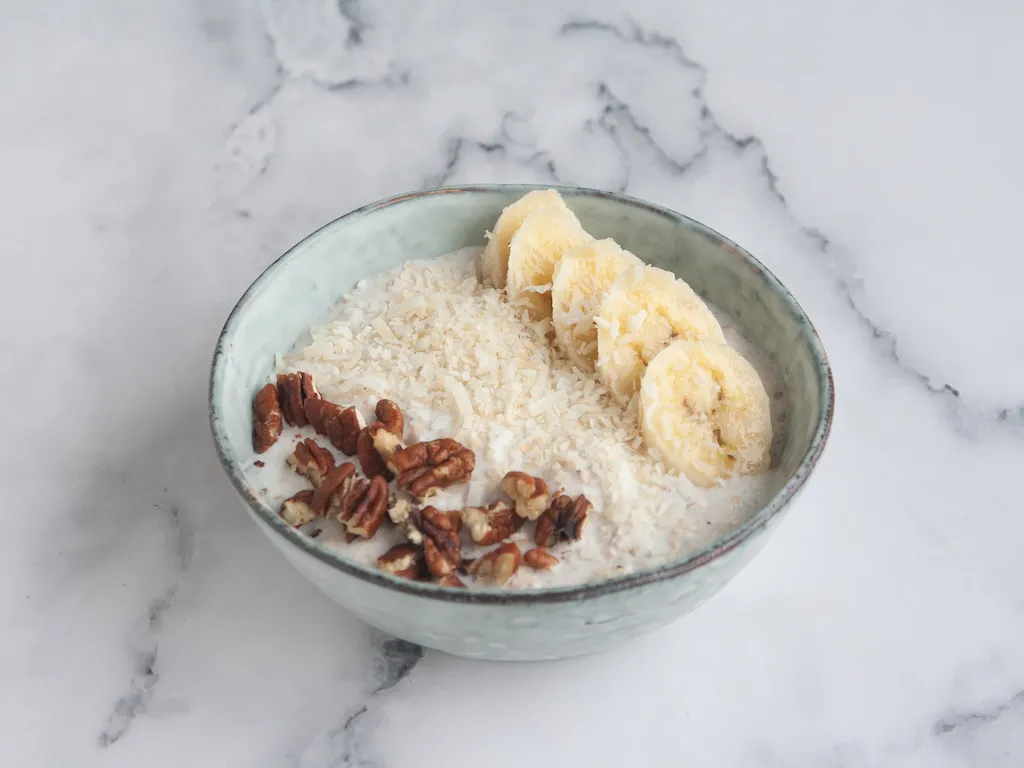 Porridge banana colada