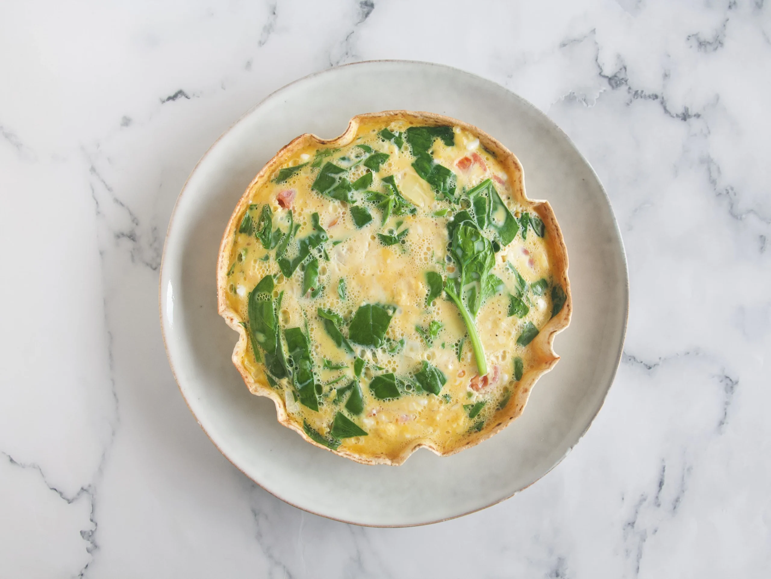 Quiche de feta, tomates y espinacas ultrarrápida