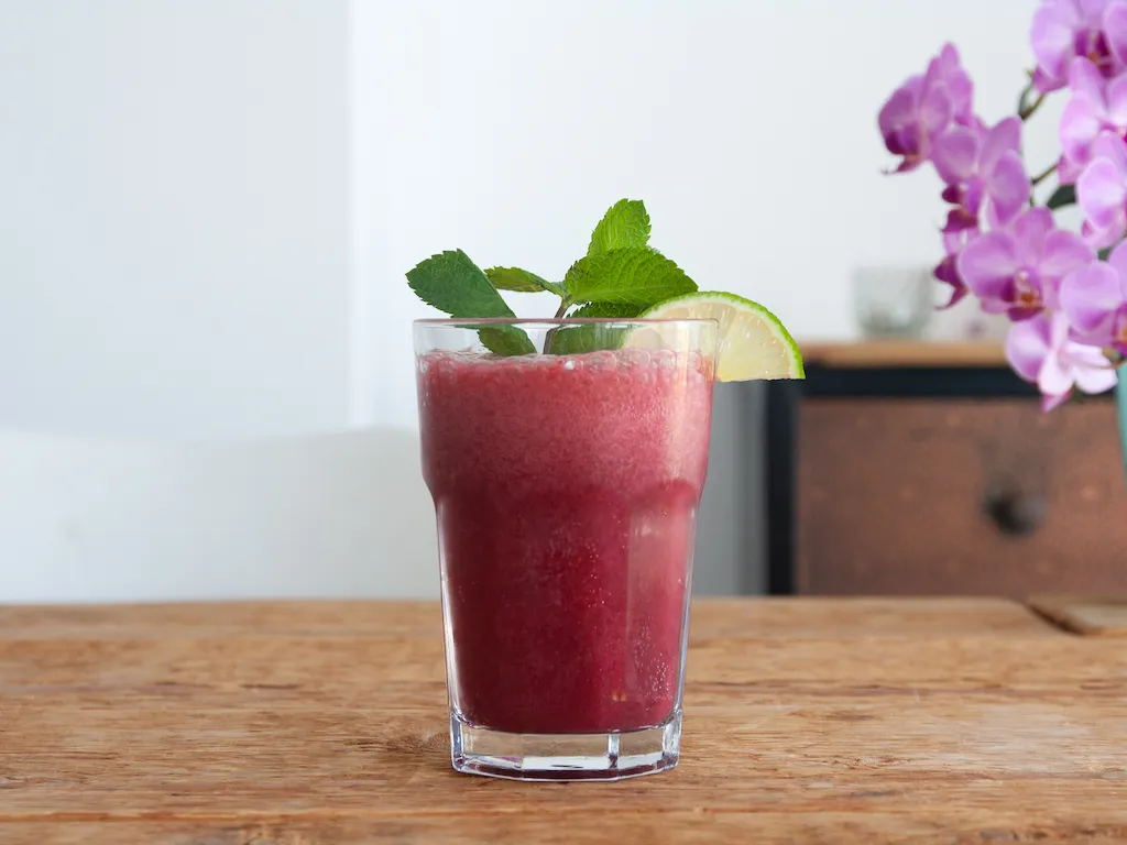 Refresco de sandía y frutos rojos