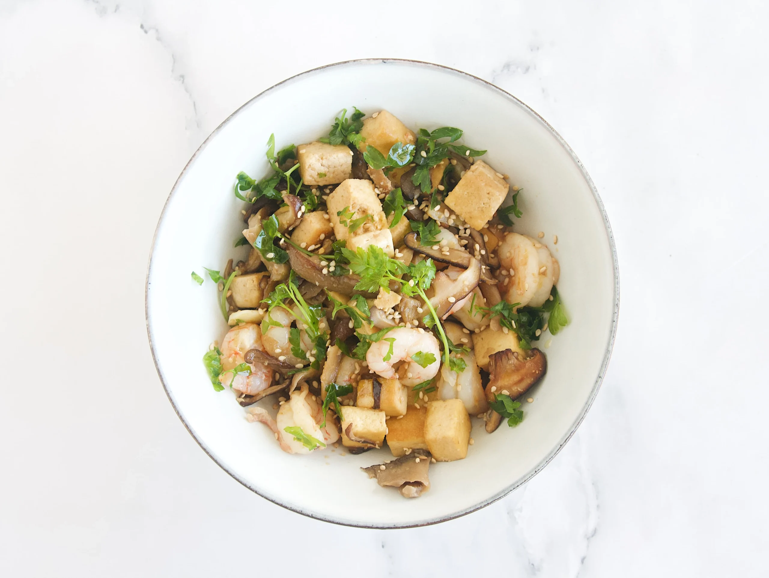 Salteado de setas, tofu y gambas