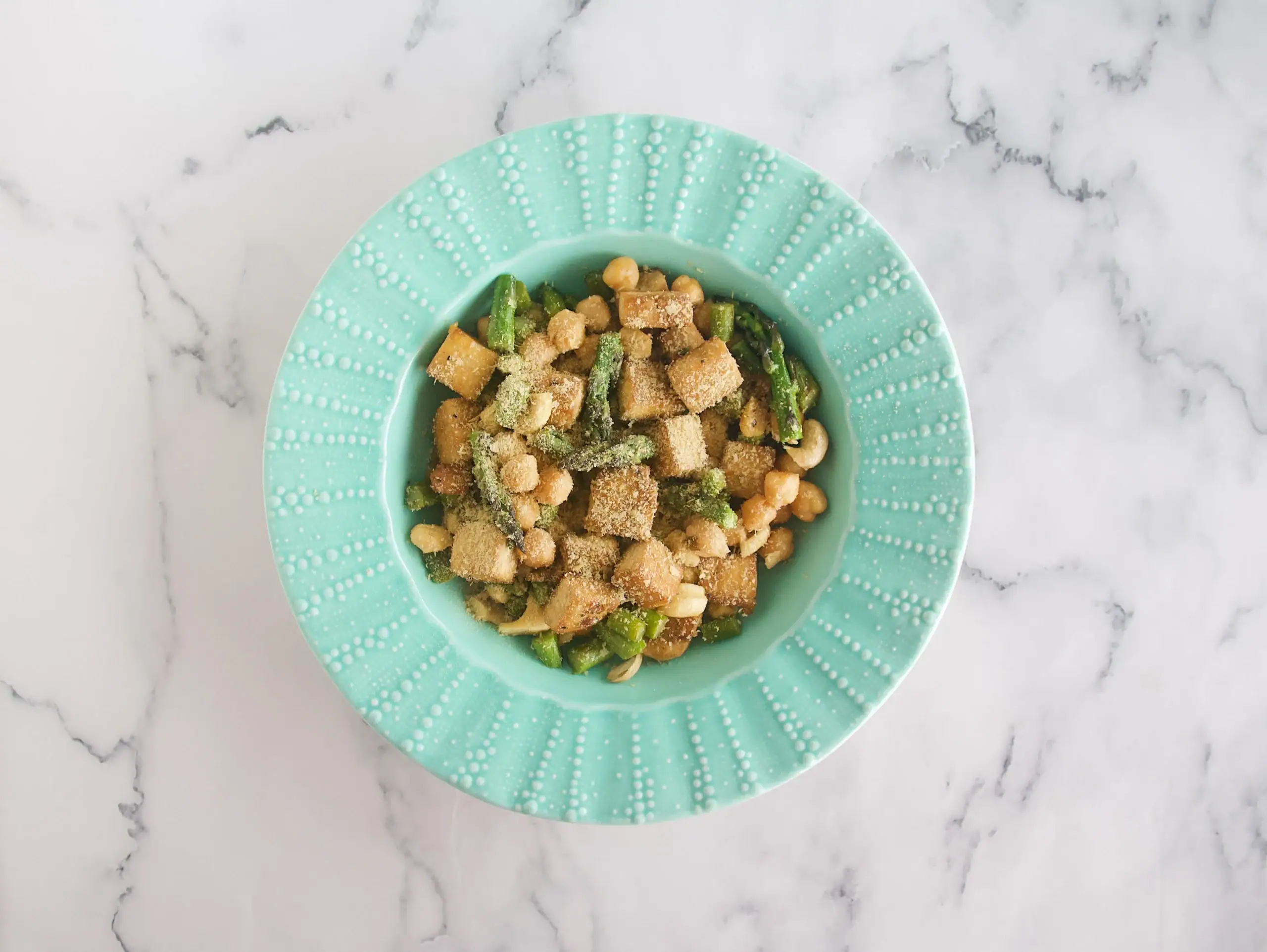 Salteado de tofu y espárragos