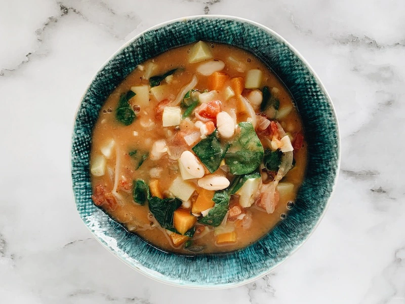Sopa de alubias blancas al estilo Toscana