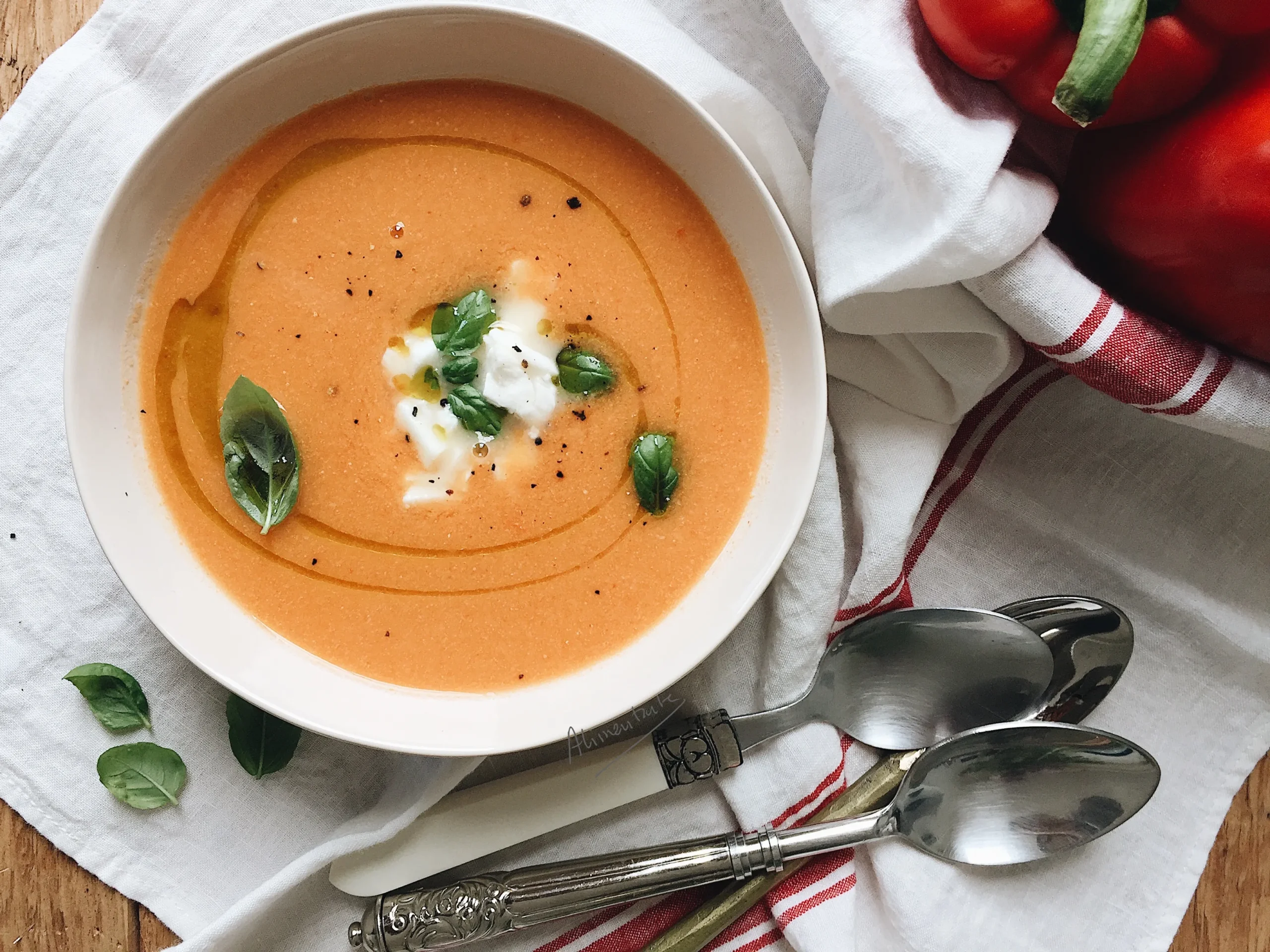 Crema de pimiento rojo y alubias blancas