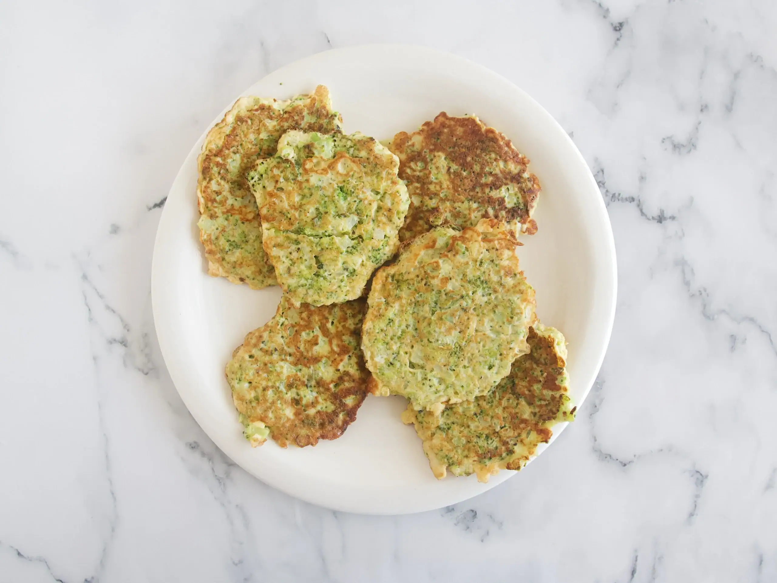 Tortillitas de brócoli y parmesano