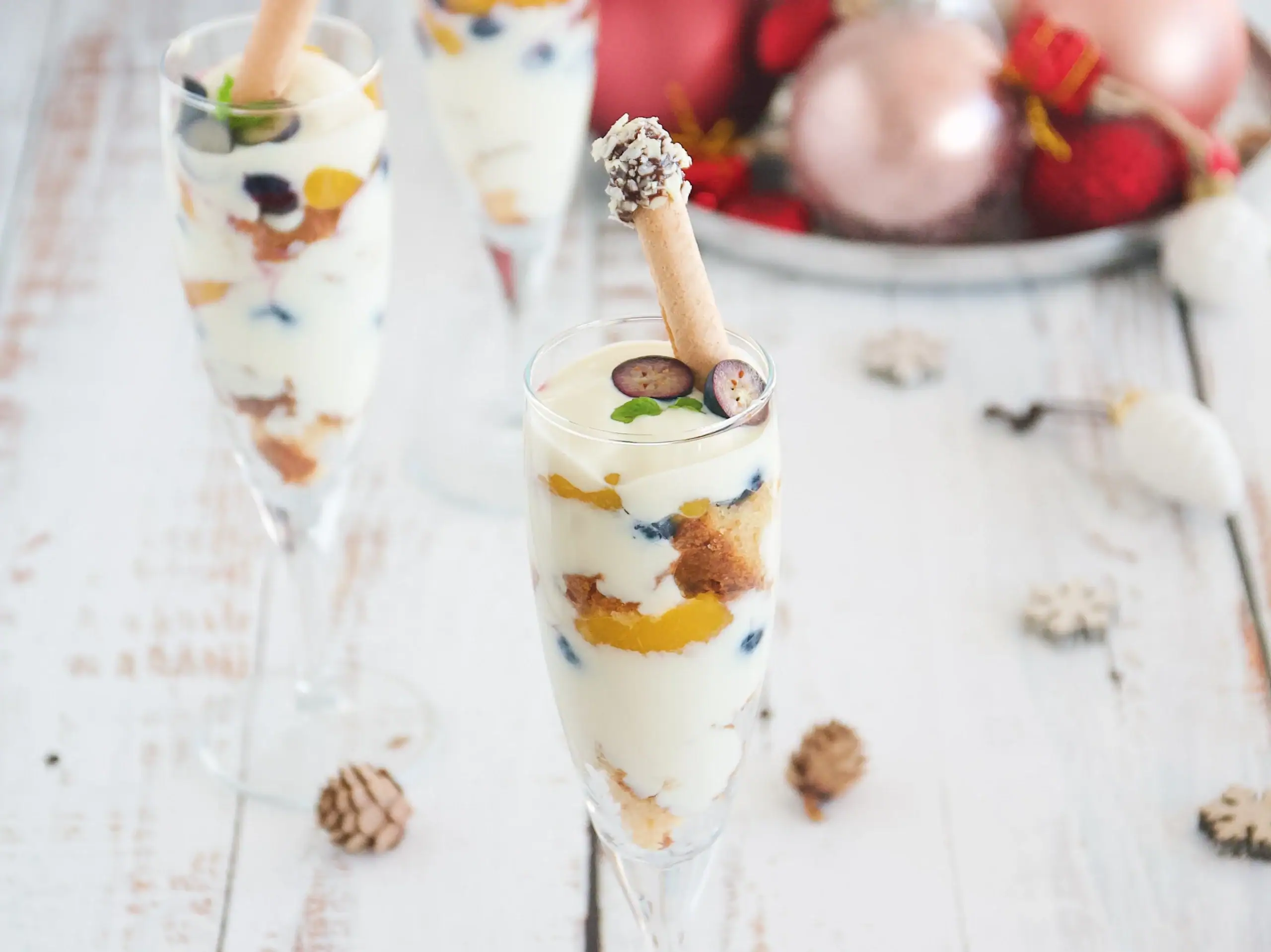 Triffle de coco, arándanos y salsa de mango